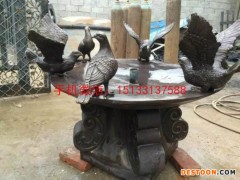 环球雕塑 铸铜鸽子雕塑 鸽子站在桌子上 公园动物景