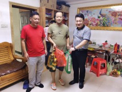 西湖区农村任务办公室展开“七一”结对帮扶送暖和举动