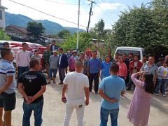 勐阿镇为建档立卡户及玉米种植大户发放玉米种子