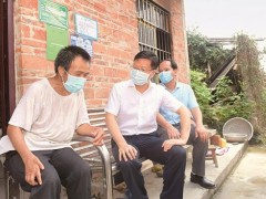 谭丕创到钦北区大寺镇调研脱贫攻坚任务