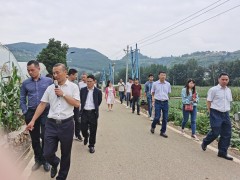 毕节晋中市赴凉都调查“千家万户小康菜园”创建