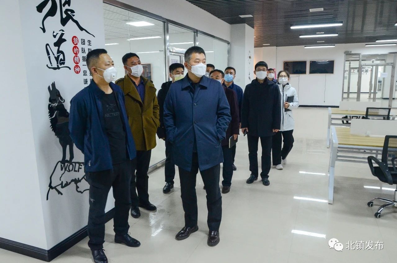 蔬菜基地用工难  党员干部来援助——鹤壁市果菜中心在蔬菜园区展开党日活动-宝鸡鹤壁市农业农村局