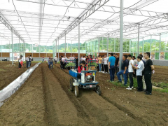 市农业农村局举办贵阳市2019年农机新机具试验示范演示宣传活动