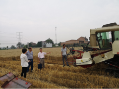 西安：晋中市农机总站指点协作社三夏农机消费