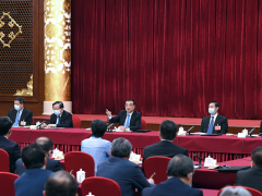 李克强栗战书汪洋王沪宁赵乐际韩正辨别探望列席全国政协十三届三次会议委员并参与讨论