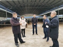 晋中市牧科所农技人员到纳雍效力农业产业结构调整