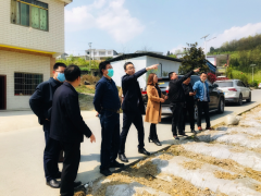 晋中市农业农村局李支勇副局长带队督导乡村复兴先进示范创建义务