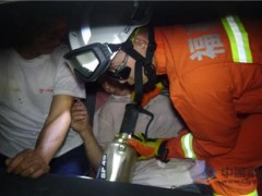 山路深夜车祸 厦门消防速救