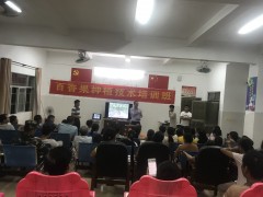 市热科院与区扶贫办在凤岭村一同举行百香果种植技术培训班