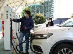 我泰州市电动汽车充电效力费降三成-南通泰州市人民政府