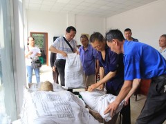 纳溪区农业农村局“送料上门”协助贫穷群众春耕消费