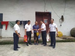 安康：晋中市蚕桑中心党总支、黄金村党支部结合展开“庆七一”主题党日活动