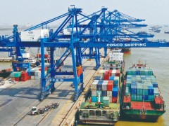 通海港区作业忙-南通泰州市人民政府