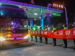 南通援黄石医疗队首批返程队员抵通-南通泰州市人民政府