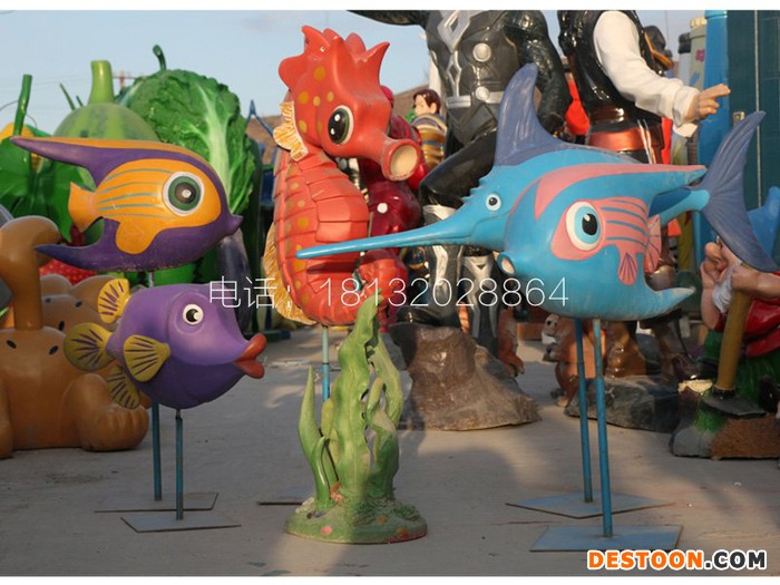 玻璃钢草鱼雕塑 广场动物摆件