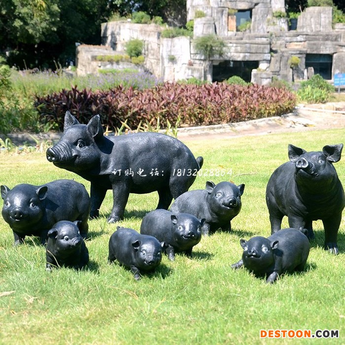 仿真黑猪雕塑，玻璃钢仿真动物雕塑