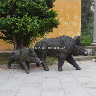 玻璃钢野猪雕塑，仿真动物雕塑