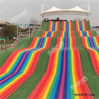 七彩云霞之下彩虹滑道后期运营规划