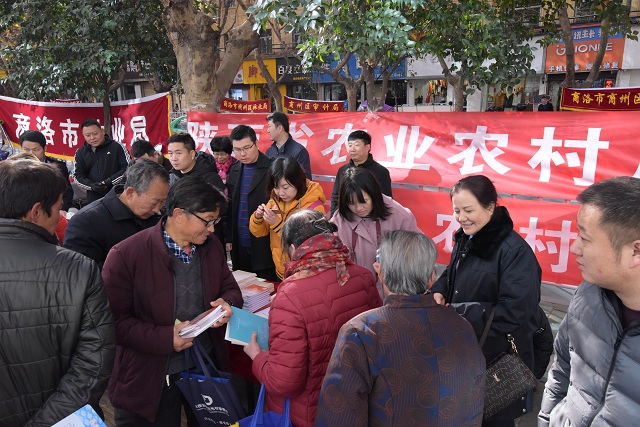 4、接受群众咨询