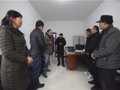 叶赟探望慰劳驻村干部和贫穷群众