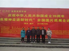 市种子管理站组织欣赏 “白色肉体走进新时代”图片展