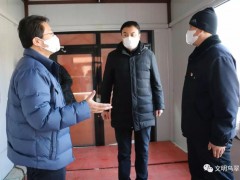 乌翠区区委副书记、区长刘海到伊春高速公路卡点催促处理体温测量注销室存在的成绩