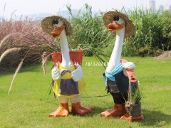 卡通动物雕塑玻璃钢鸭子雕塑