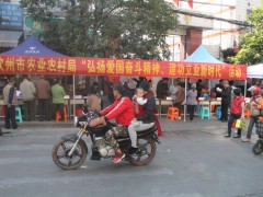 送效劳下基层   为农民解难题