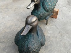 户外花园林景观玻璃钢仿真鸭子雕塑摆件动物鸭庭院别墅小区装饰