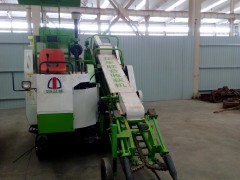 加工山东花生联合收获机|舜业机械物超所值的4HZ-2型花生联合收获机出售