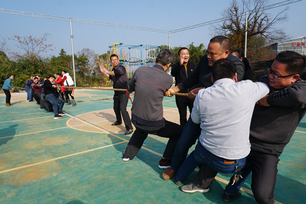 拔河赛是力量的角逐,实力的比拼。_副本.jpg 拔河赛是力量的角逐,实力的比拼。_副本.jpg