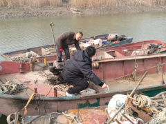 江阴渔政展开长江禁捕宣传、摸排疑似涉渔船舶