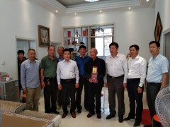 阜南县农业农村局组织慰问参战老党员