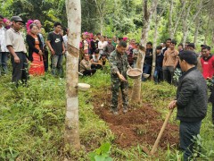 县经作站到扶贫点展开农业适用技术培训会