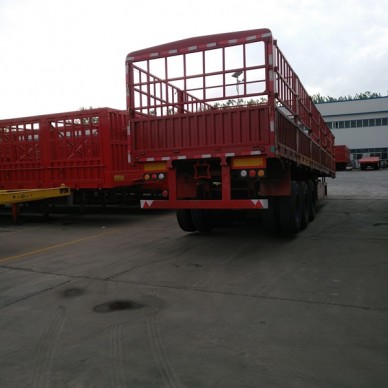 梁山轻量化11.5米三桥仓栅半挂车