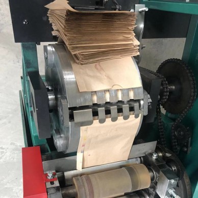 苹果果袋机，葡萄套袋制袋机，葡萄纸袋机，机械手排袋葡萄果袋机