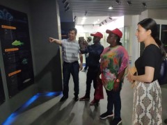 加纳渔业水产部部长Elizabeth Quaye 一行来澄观赏交流