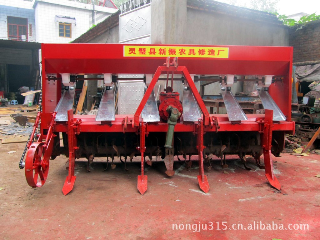 旋耕施肥播种机