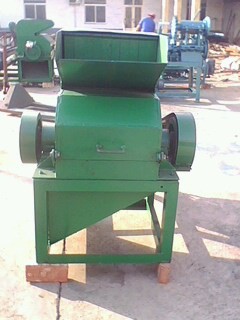 公司专业生产高规格废旧轮胎橡胶颗粒机