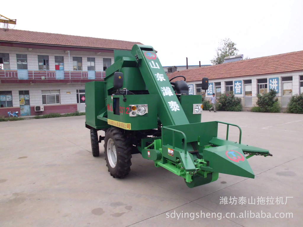 市场空白产品！潍泰4YZFP-2扒皮型两行自走式玉米收割机
