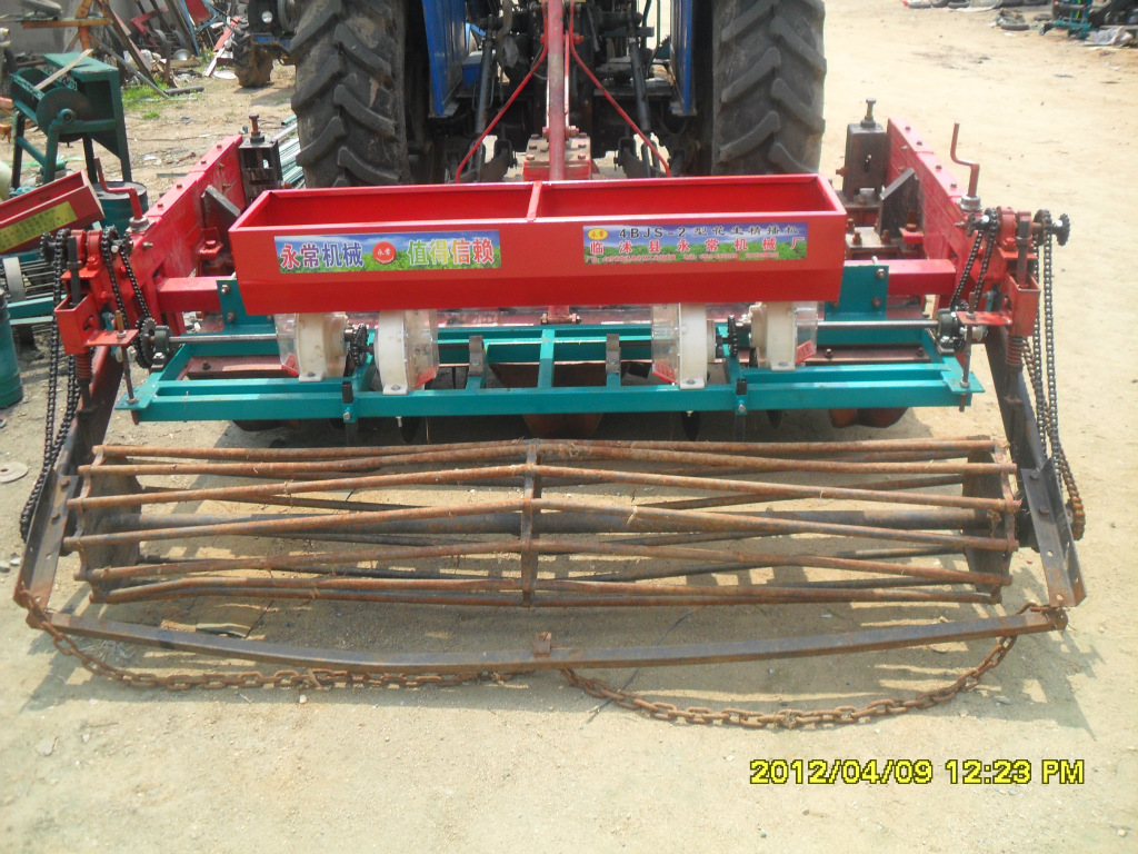 供应 新型4-6行花生播种机 旋耕 起垄 覆膜 播种机 新型农业机械