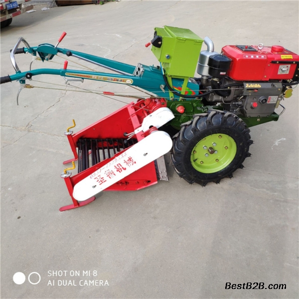 手扶拖拉机带土豆收获机